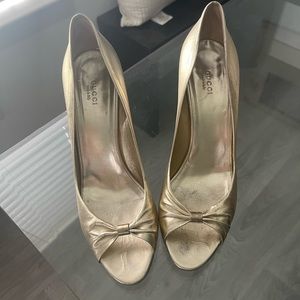 Gucci gold wedges size 11b